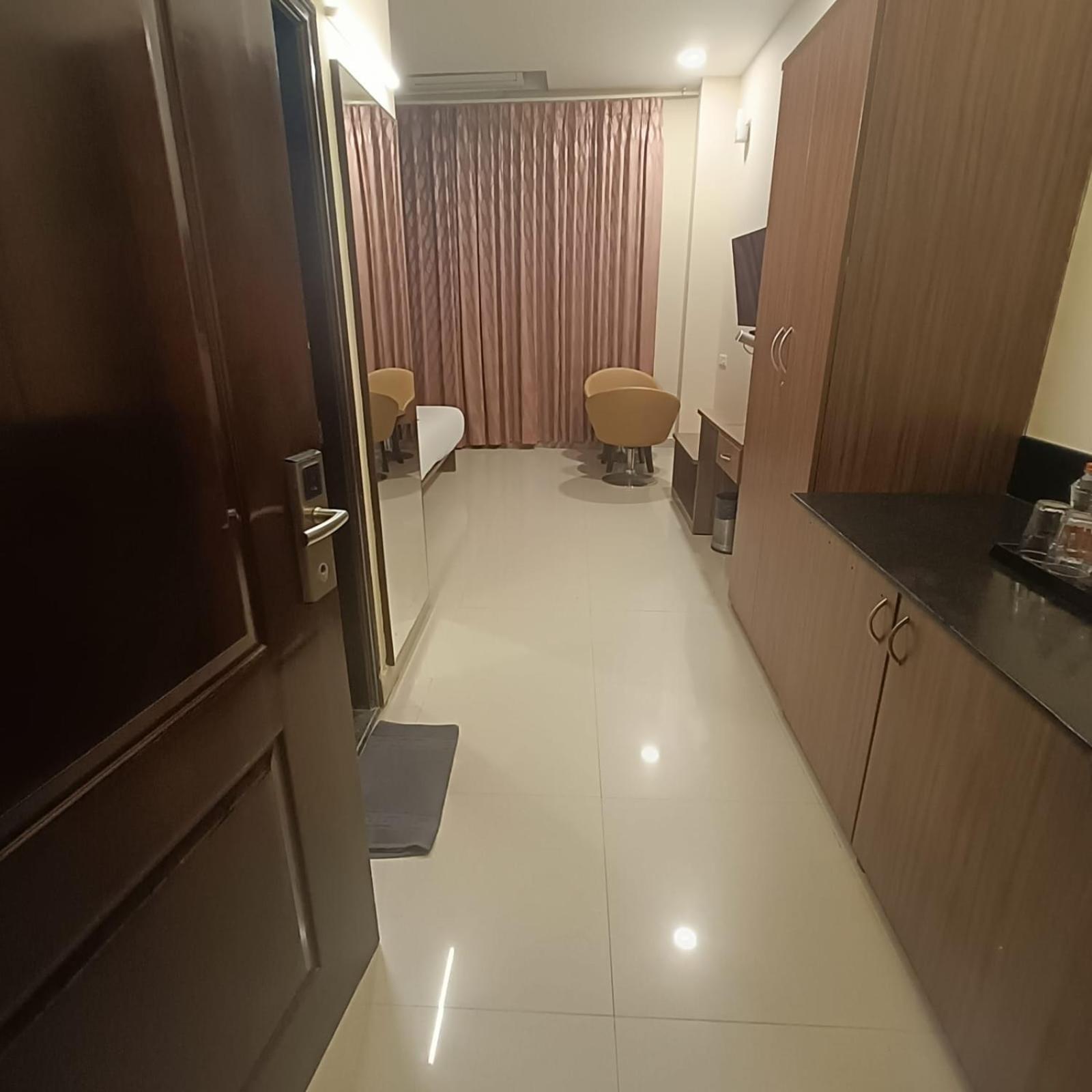 העיר בנגלור Astra Hotels & Suites Whitefield Near To Nallurahalli Metro Station And Ktpo מראה חיצוני תמונה