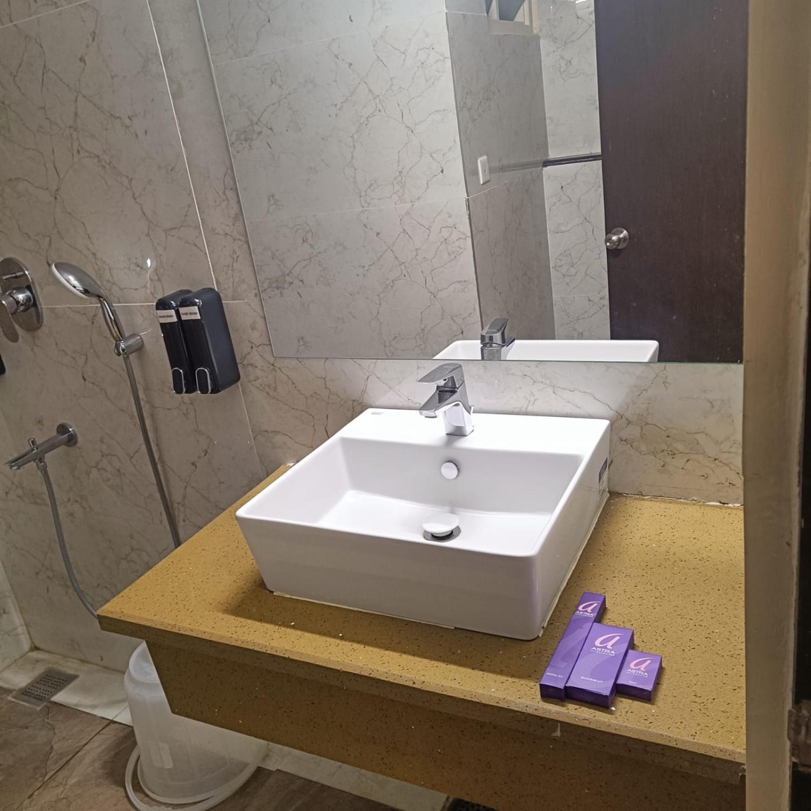 העיר בנגלור Astra Hotels & Suites Whitefield Near To Nallurahalli Metro Station And Ktpo מראה חיצוני תמונה